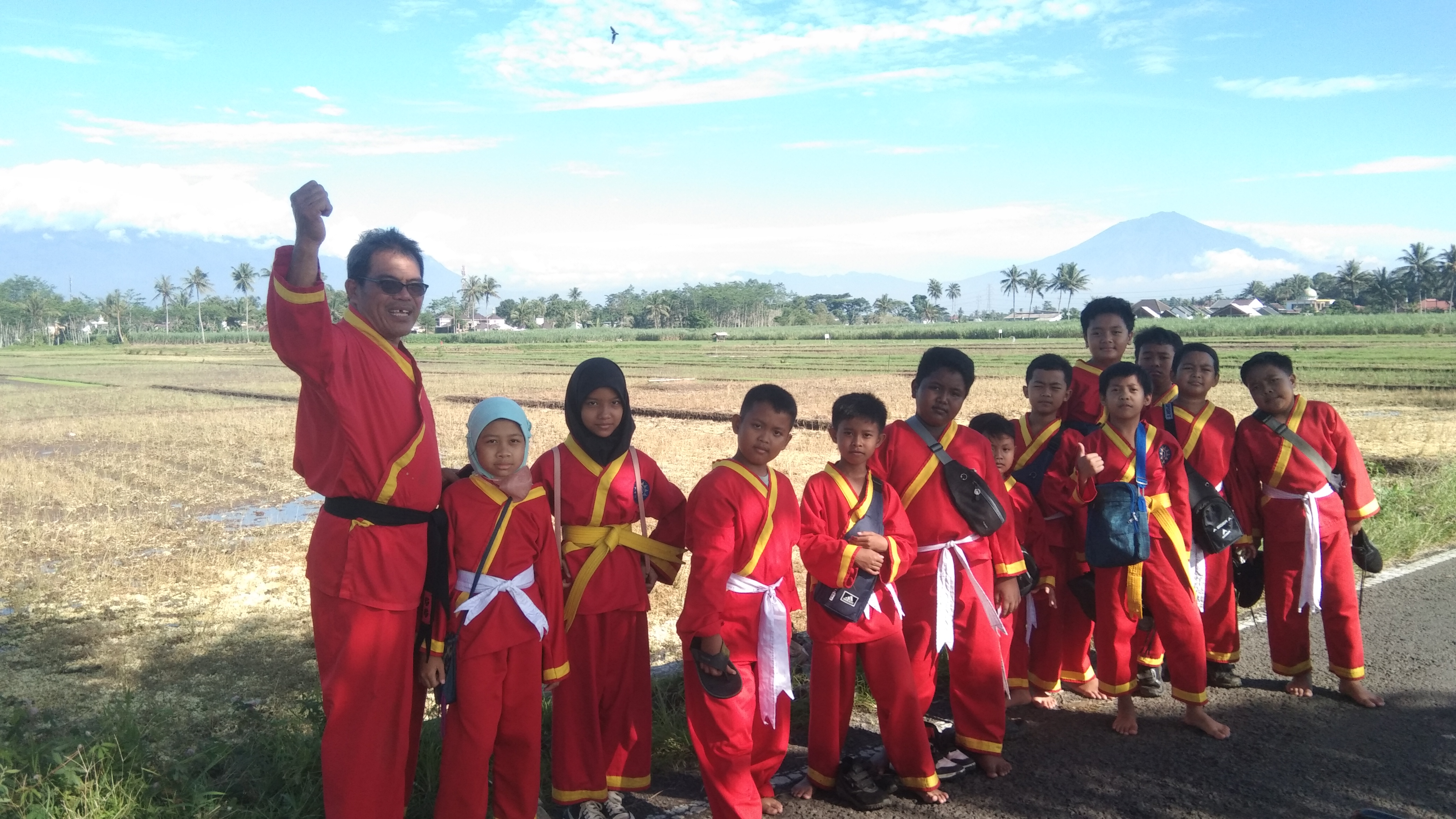 berfoto di sawah sanan malang